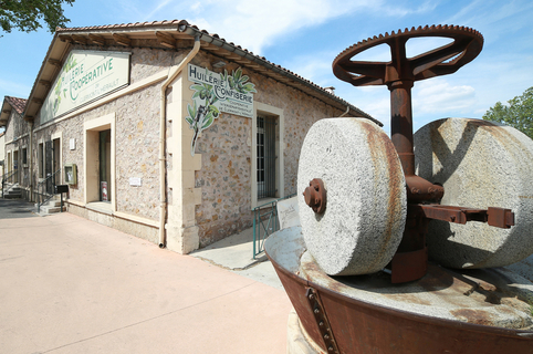 Huilerie Confiserie Coopérative Clermont l'Hérault Oli d'Oc • olives, huile d'olives et produits régionaux (® SAAM-Fabrice Chort)
