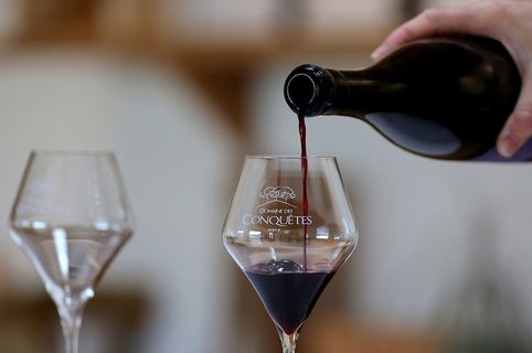 Le Domaine des Conquêtes à Aniane produit des vins IGP Saint Guilhem le Désert en blanc, rosé et rouge de manière respectueuse de l'environnement.(®SAAM fabrice CHORT)
