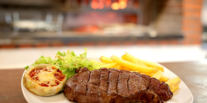 Délicieuses grillades à Sète au restaurant Au Feu de Bois (® SAAM-fabrice CHORT)