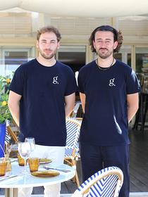 Restaurant Grain de Sel la Grande Motte : Baptiste et Mathis les deux fondateurs de ce nouveau restaurant de poissons sur le port (® SAAM-fabrice CHORT)