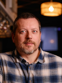 Le Bistrot de l’Eglise Fabrègues • Valère Sicot propriétaire du restaurant (® emmanuelle GRIMAUD)