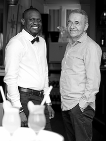 Steve et Moussa et leur bar à Champagne Les Bulles Saint-Roch Montpellier ( ® SAAM-fabrice CHORT)