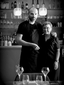 Matthieu Revel et Emilie Wolff à la tête du restaurant Les Deux M à Marseillan ( ® SAAM-fabrice CHORT)