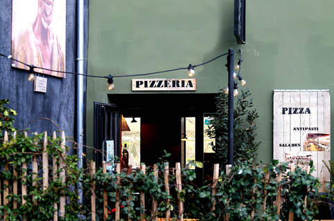 A Tavola Pizzeria Montpellier est un restaurant qui propose des pizzas à base de produits frais au Marché du Lez à déguster sur place ou à commander en livraison à domicile ou au bureau.( ® SAAM-Fabrice CHORT)