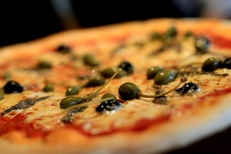 Pizza Montpellier chez A Tavola Pizzeria qui réalise des pizzas fait maison au Marché du Lez (® SAAM-Fabrice CHORT)
