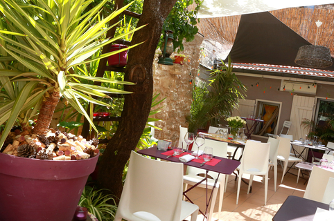 Anis et Canisses Montpellier restaurant traditionnel avec une cuisine faite Maison à base de produits frais en centre-ville avec des tables en terrasse (® SAAM-fabrice Chort)