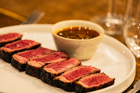 ASA Montpellier Restaurant Fait maison aux Arceaux, type bistronomique. Ici une viande grillée au feu de bois (®alain Reynaud)