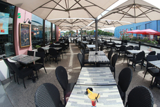 Au Bureau Montpellier Restaurant Brasserie Odysseum propose une grande terrasse ( ® SAAM-Fabrice Chort)