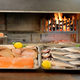 POISSONS GRILLES AU FEU DE BOIS