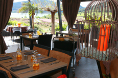Auberge du Lac Salagou restaurant avec une cuisine Faite Maison et une superbe vue sur le lac (® networld-fabrice chort)