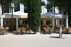 Grande terrasse de la brasserie La Suite dans le quartier Antigone de Montpellier (crédits photos:networld-S.Boirel)