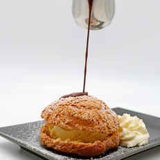Profiterole glace vanille et chocolat Profiterole glace vanille et chocolat