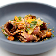 Tataki de canard thaï mangue cacahuète sésame soja Tataki de canard thaï mangue cacahuète sésame soja