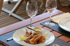 Chez Alex et Lucie Bouzigues propose des calamars au restaurant (® networld-fabrice Chort)
