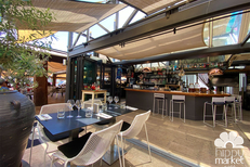 Hippy Market Café Sète est un restaurant fait maison avec des tables en terrasse (® hippy market café)