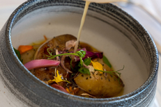 Restaurant L'Artimon Palavas et sa cuisine gastronomique. Ici un plat autour du foie gras poêlé ( ® l'artimon)