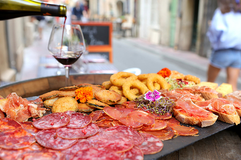 L'Egrégore Montpellier est un bar à vins et restaurant de tapas élaborés avec des produits frais en centre-ville. (® SAAM fabrice CHORT)