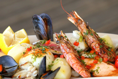 L’étoile de mer Grande Motte Restaurant proposant une assiette entre terre et mer (® networld-fabrice chort)