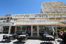 L’Ombrine la Grande Motte et la terrasse du restaurant face au port  (® networld-Fabrice Chort)