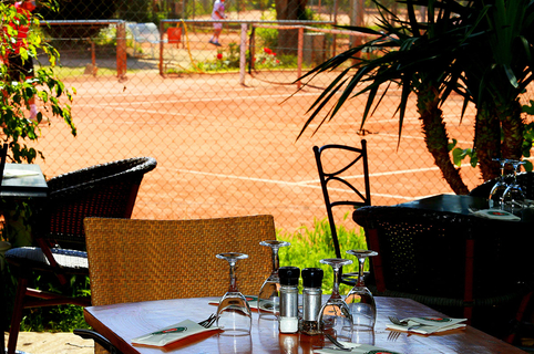 La Jalade Restaurant Montpellier propose une cuisine traditionnelle aux accents méditerranéens dans le complexe de tennis club La Jalade près des Hôpitaux Facultés. (® SAAM-fabrice chort)