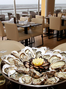 La Table de Thau Bouzigues Restaurant Poissons et fruits de mer vue étang et Sète (® SAAM--fabrice Chort)