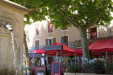 Le Bouchon d’Orb Lunas : restaurant fait maison et ses tables en terrasse (® SAAM fabrice CHORT)
