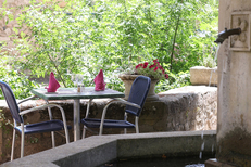 Le Bouchon d’Orb Lunas : restaurant fait maison et ses tables en terrasse ( ® SAAM fabrice CHORT)