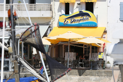 Le Dauphin Grau du Roi restaurant de poissons et fruits de mer avec terrasse (® SAAM-fabrice Chort)