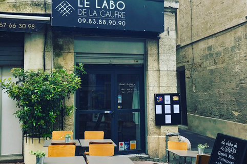 Le Labo de la Gaufre est un restaurant de gaufre à Montpellier qui sert des gaufres fait maison et des plats traditionnels en centre-ville.(® le labo de la gaufre)