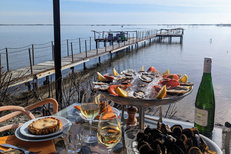 Le St Barth Tarbouriech Marseillan • dégustation d'huitres direct producteur avec vue superbe en terrasse ( ® le st barth)