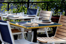 Les Bouteilles à la Mer Sète est un restaurant fait maison avec des tables en terrasse ( ® SAAM-fabrice CHORT)