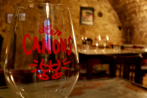 Les Canons Montpellier est un bar à vins et un restaurant de cuisine fait maison en centre-ville.