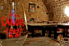Les Canons Montpellier est une cave à vins et un restaurant