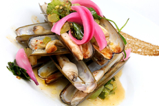 Manger des coquillages à Sète au restaurant Oh Gobie Sète, ici des couteaux ( ® SAAM-fabrice CHORT)