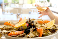 Restaurant Rive de Thau Bouzigues • restaurant de coquillages, avec plateaux de fruits de mer et poissons sur l'Etang de Thau (® SAAM-Fabrice Chort)